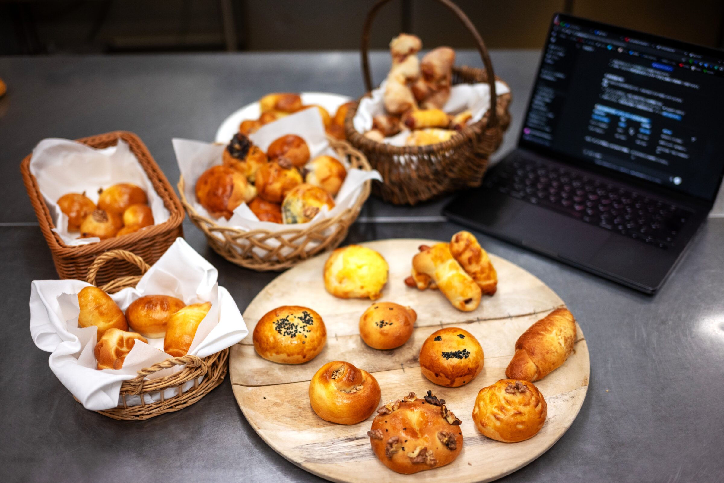 DX担当者が「AIレシピ」で挑む！<br> 至高のパンは焼けるのか？