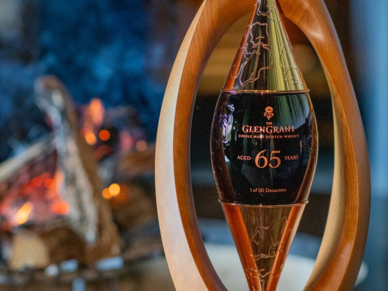 世界限定151本の希少なシングルモルトウイスキー「グレングラント 65年」開封式を開催　bar hotel箱根香山