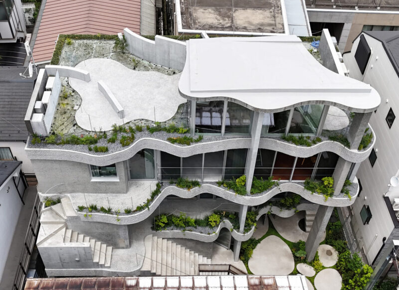 『SHINJUKU NEW VILLA』が『日本建築家協会 優秀建築選 2026』において、『日本の優れた建築ベスト100』に選出されました。