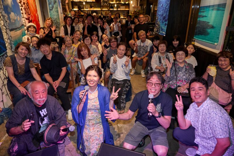 【開催レポート】石垣島で開催 写真展「島島の時間」記念イベント　垂見健吾×宮良牧子 トーク＆ライブ